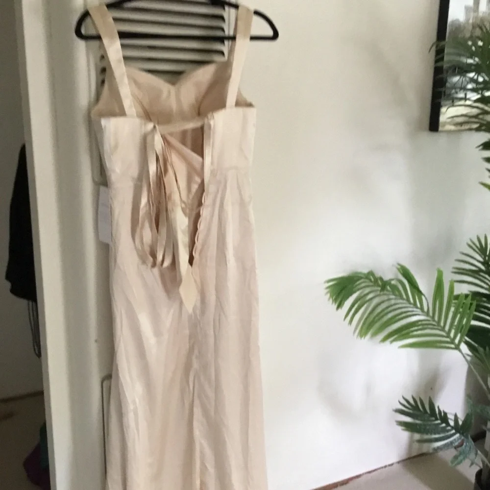 Elegant Champagne Satin Evening Gown - Picture 5 of 8